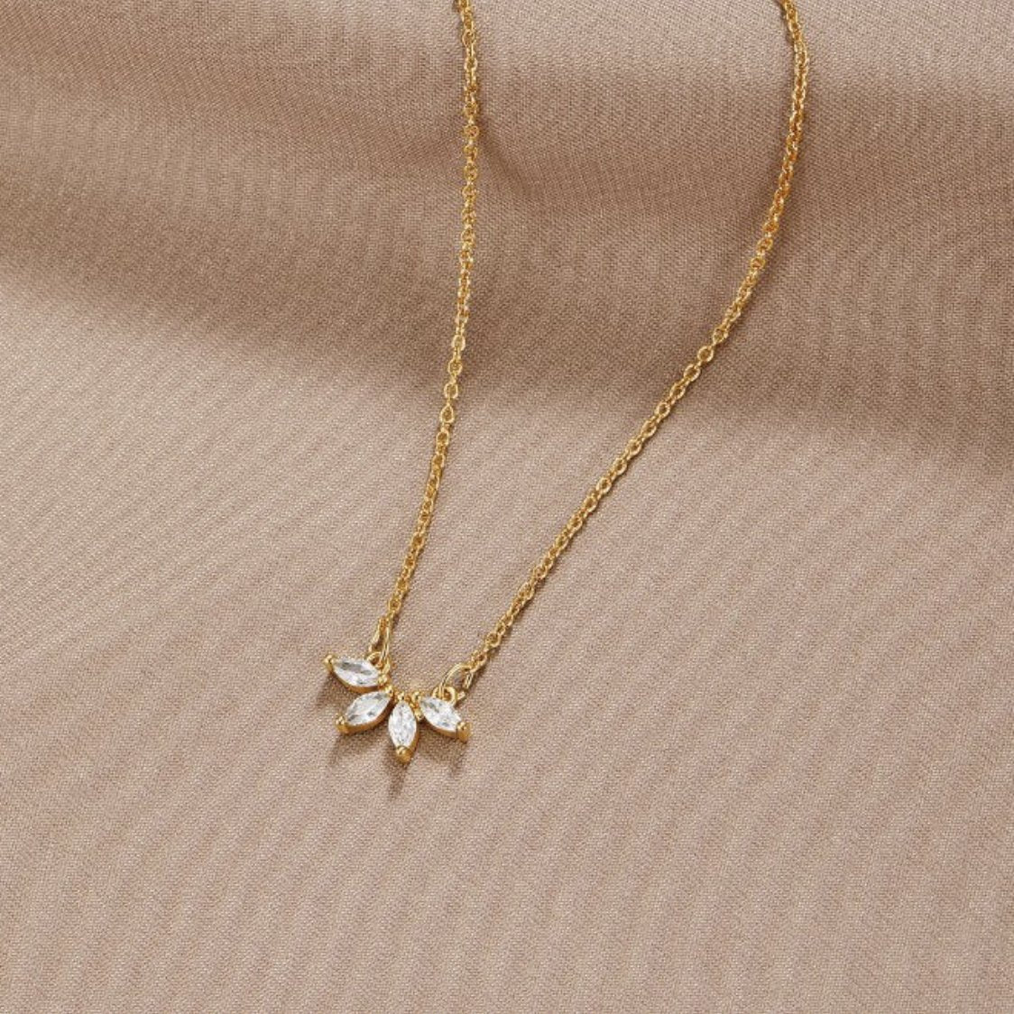 Collar Omelia Hoja de Cristal