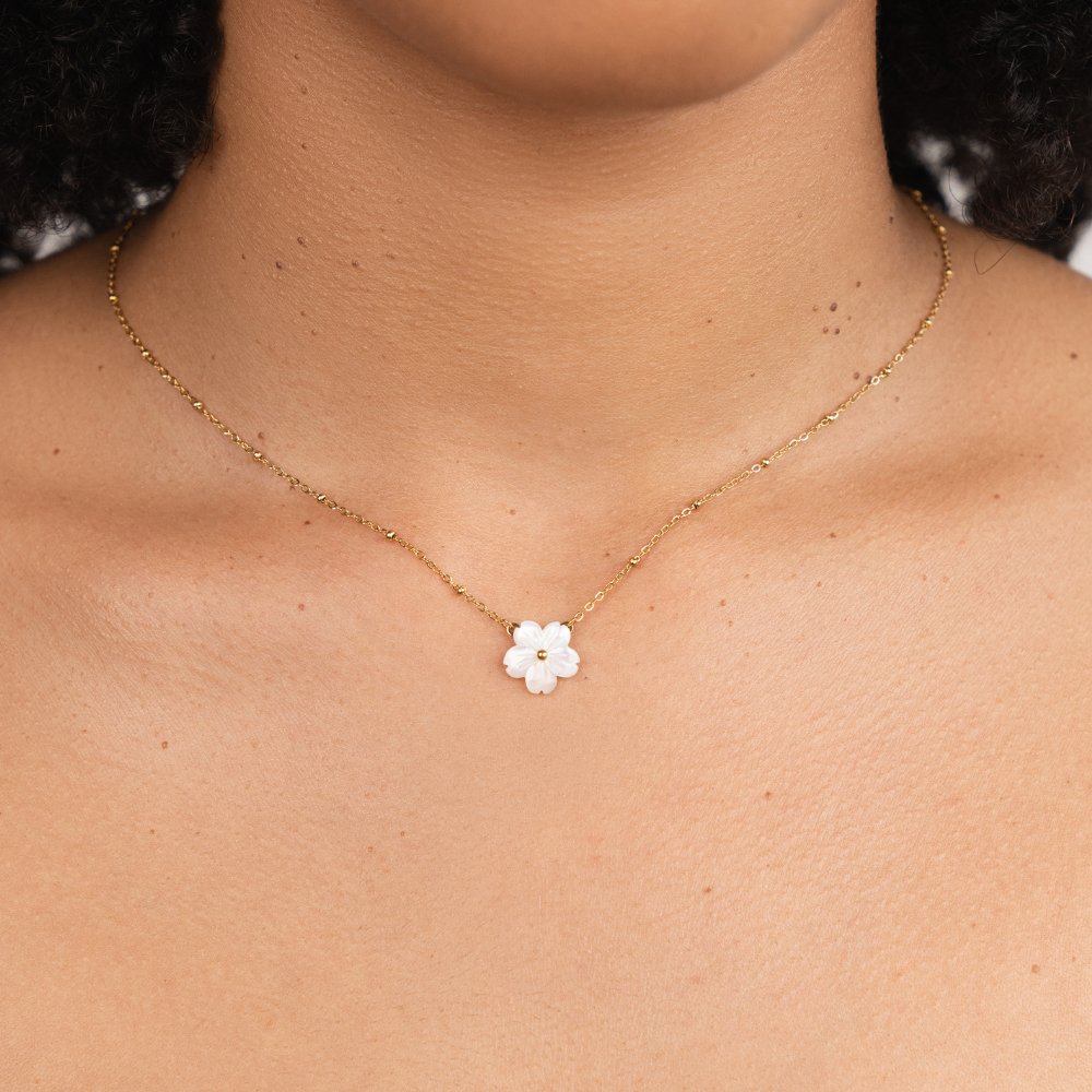 Collar de pétalos de gran tamaño