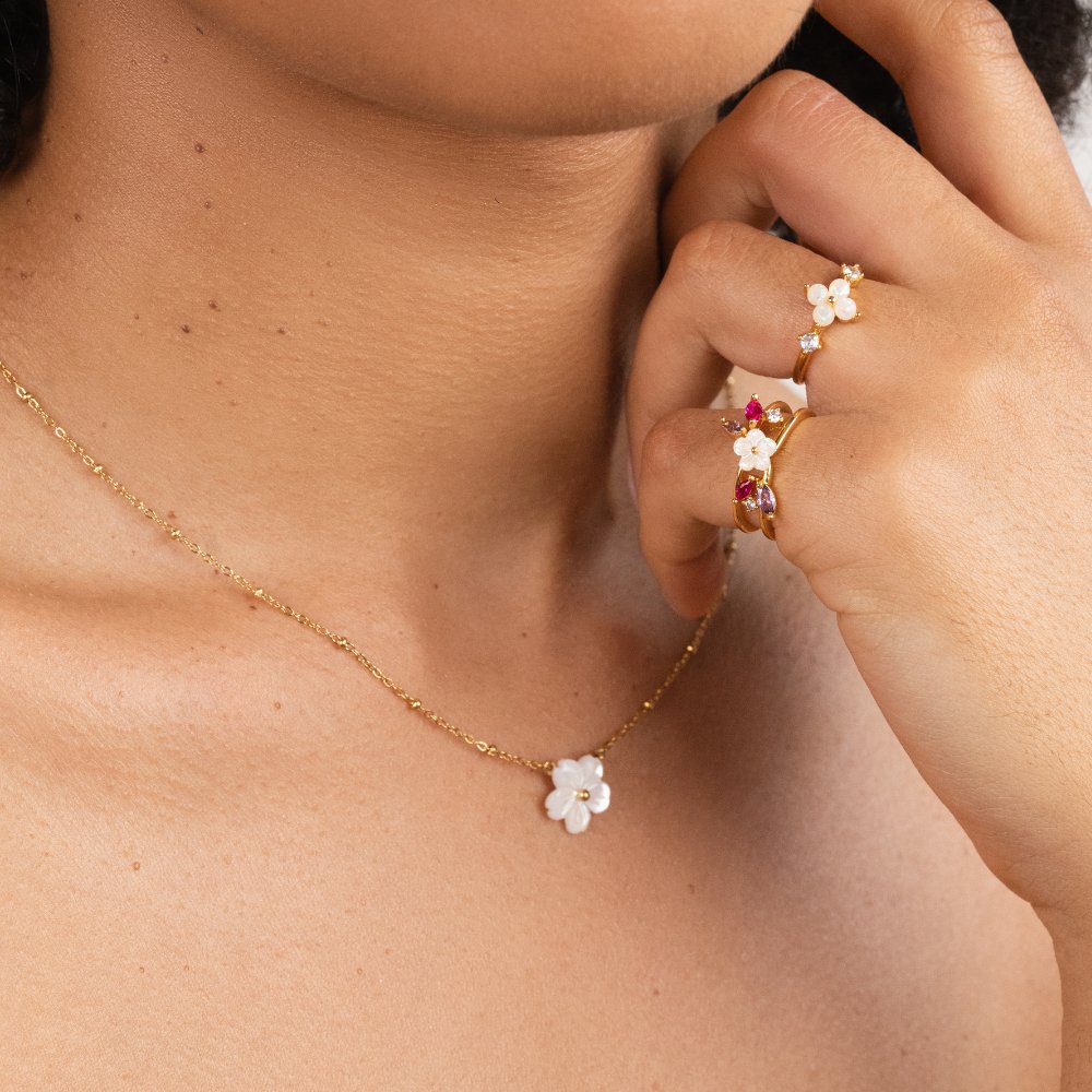Collar de pétalos de gran tamaño