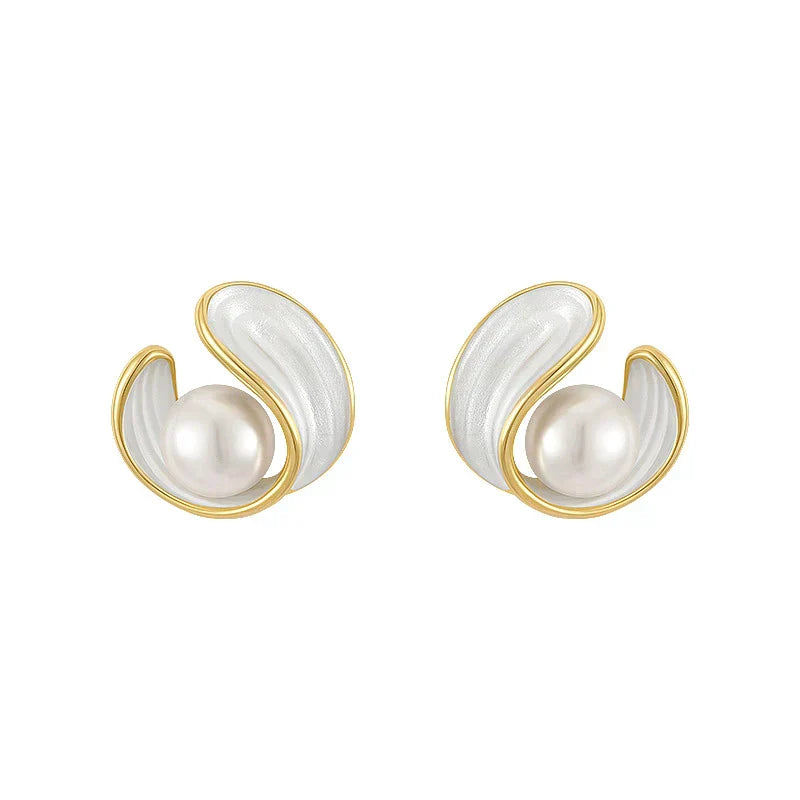 Pendientes blancos exclusivos de ópalo y perlas de oro elegante