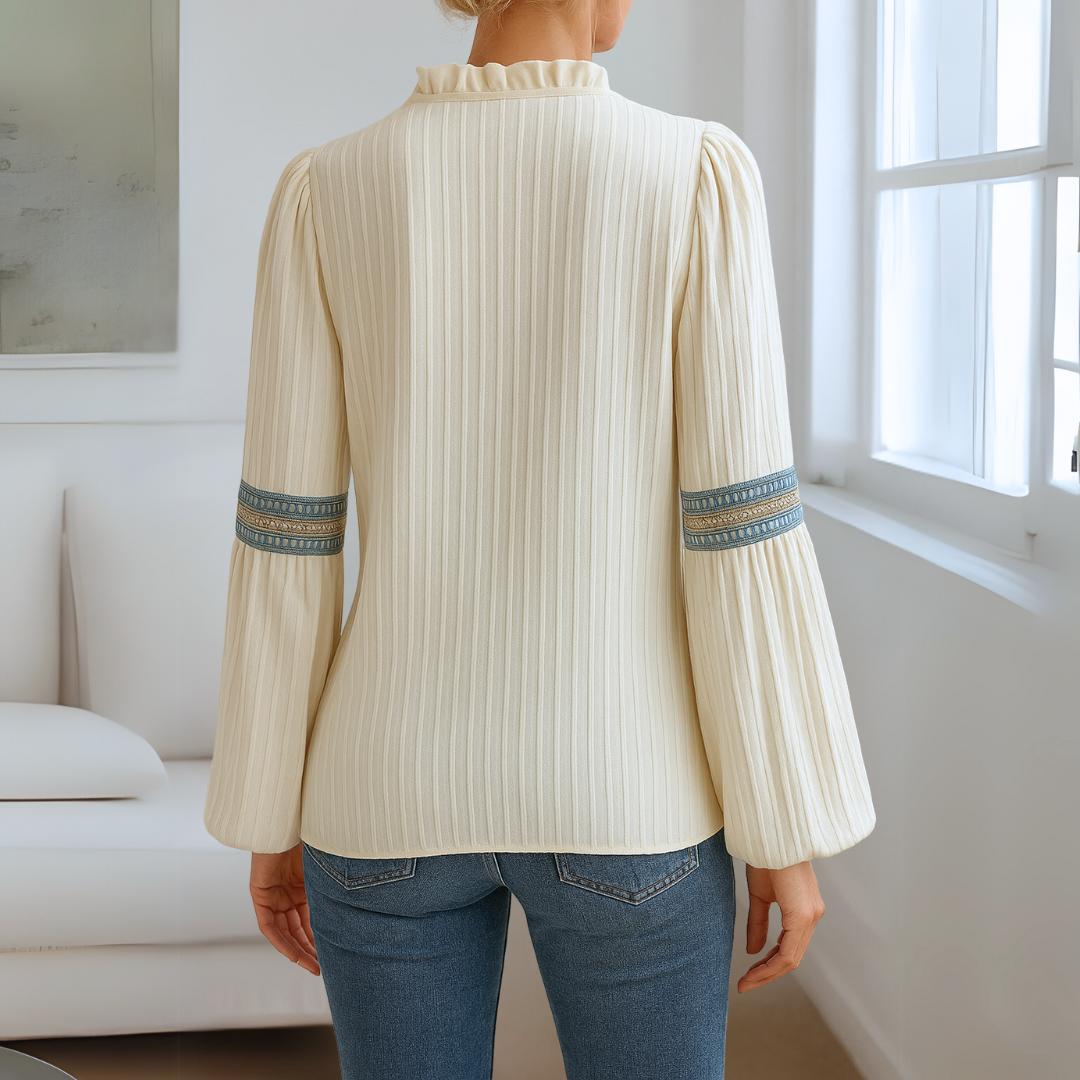 Elin™ | Spetsblus med V-ringning