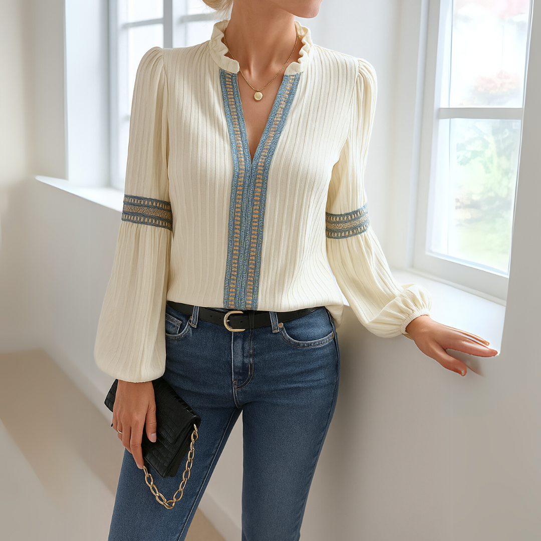 Elin™ | Spetsblus med V-ringning