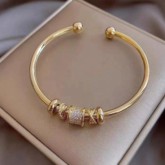 Pulsera con colgantes ajustable