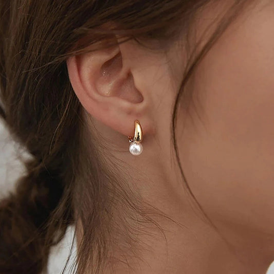 Pendientes de perla dorada única