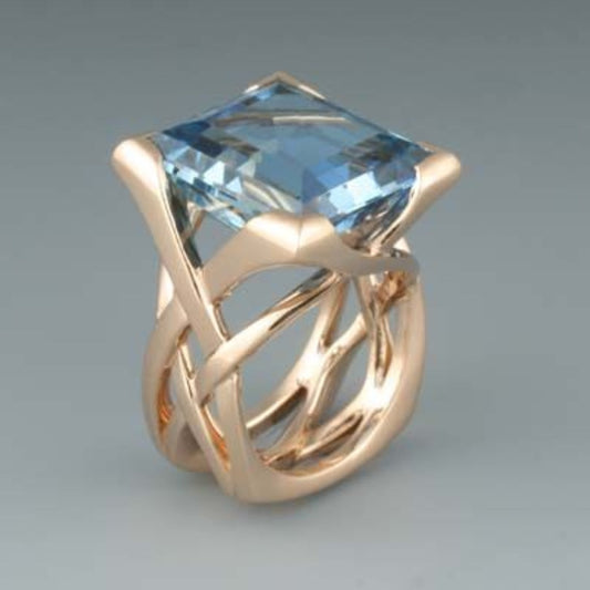 Anillo vintage de oro rosa y zirconio azul
