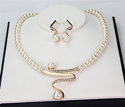Conjunto elegante de collar y pendientes de perlas naturales para un estilo excepcional