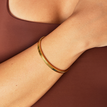 Pulsera rígida de oro