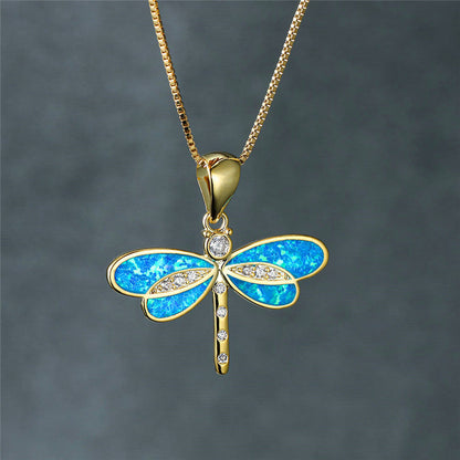 Collar dorado elegante con una familia de pájaros y ópalo para un estilo excepcional