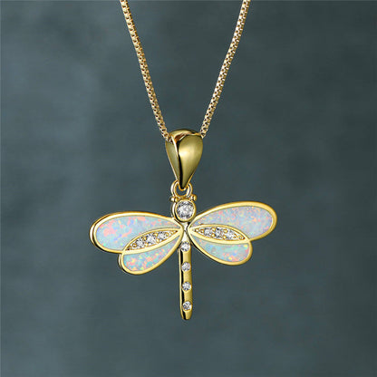 Collar dorado elegante con una familia de pájaros y ópalo para un estilo excepcional