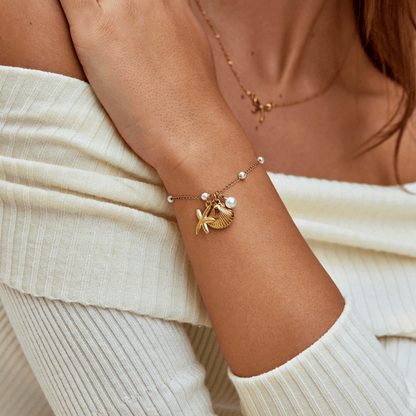 Pulsera con colgantes en forma de concha