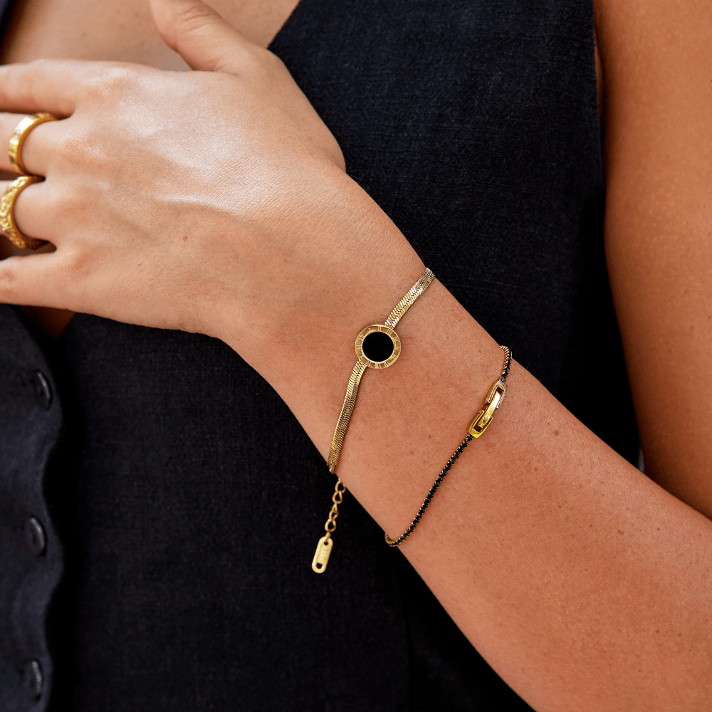 Pulsera con cadena de piedra negra
