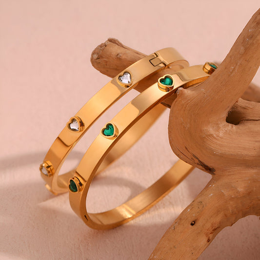 Pulsera con corazones