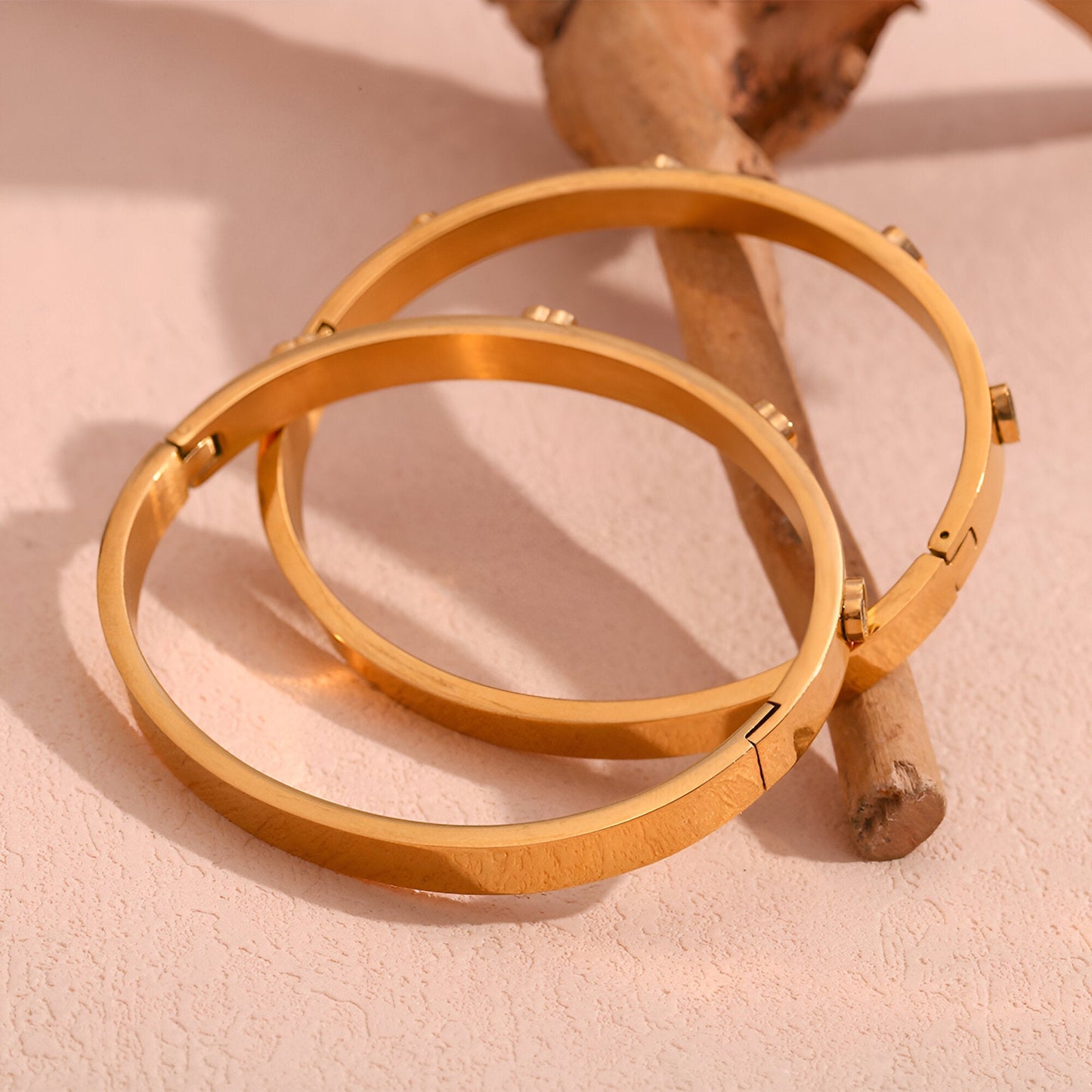 Pulsera con corazones