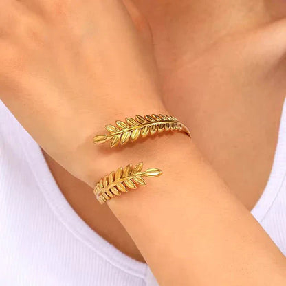 Pulsera con motivo de hoja