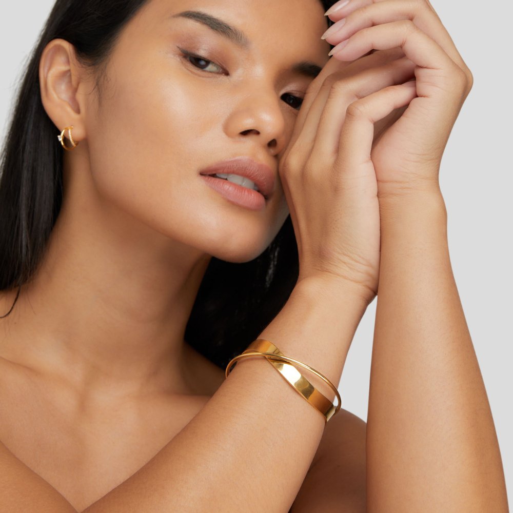 Pulsera rígida única en oro