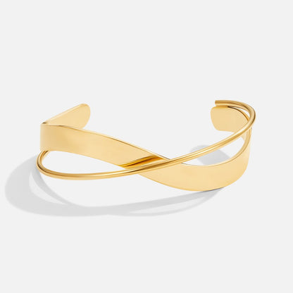 Pulsera rígida única en oro