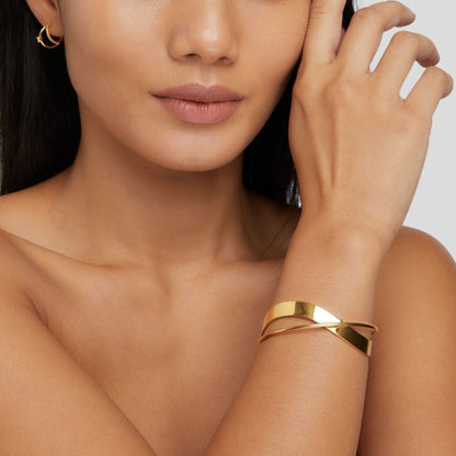 Pulsera rígida única en oro