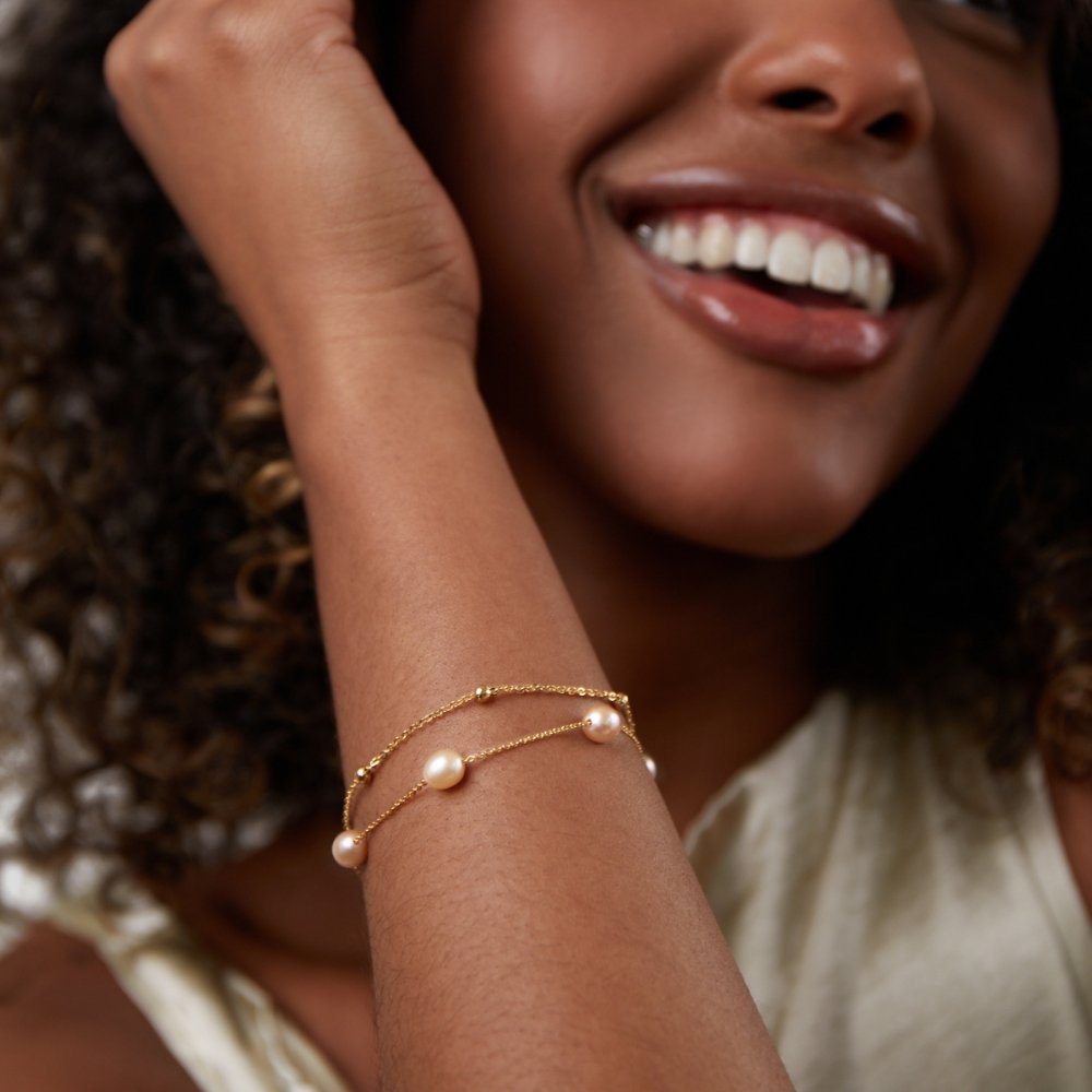 Pulsera de capas con perlas de agua dulce