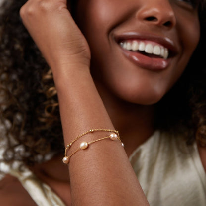 Pulsera de capas con perlas de agua dulce
