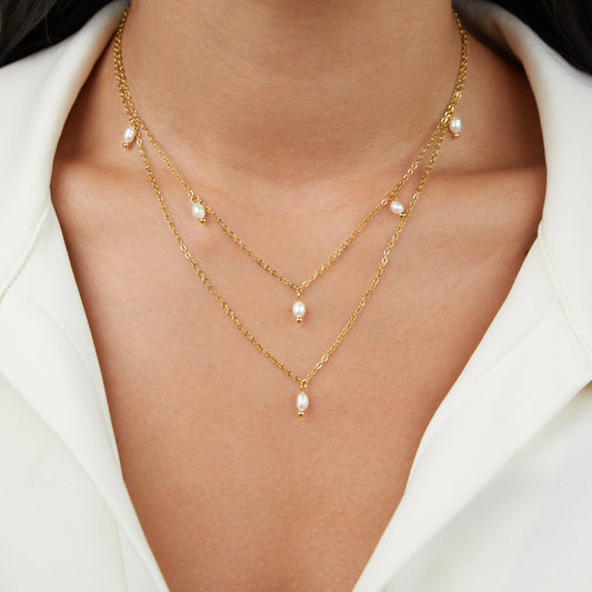 Collar de múltiples capas con gotas de perlas de Kay