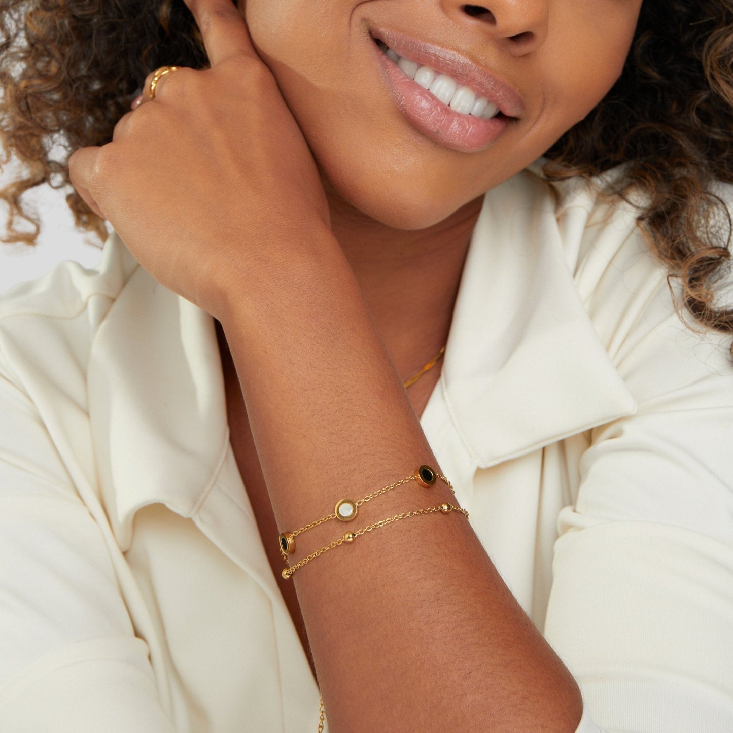 Pulsera de piedra blanca y negra