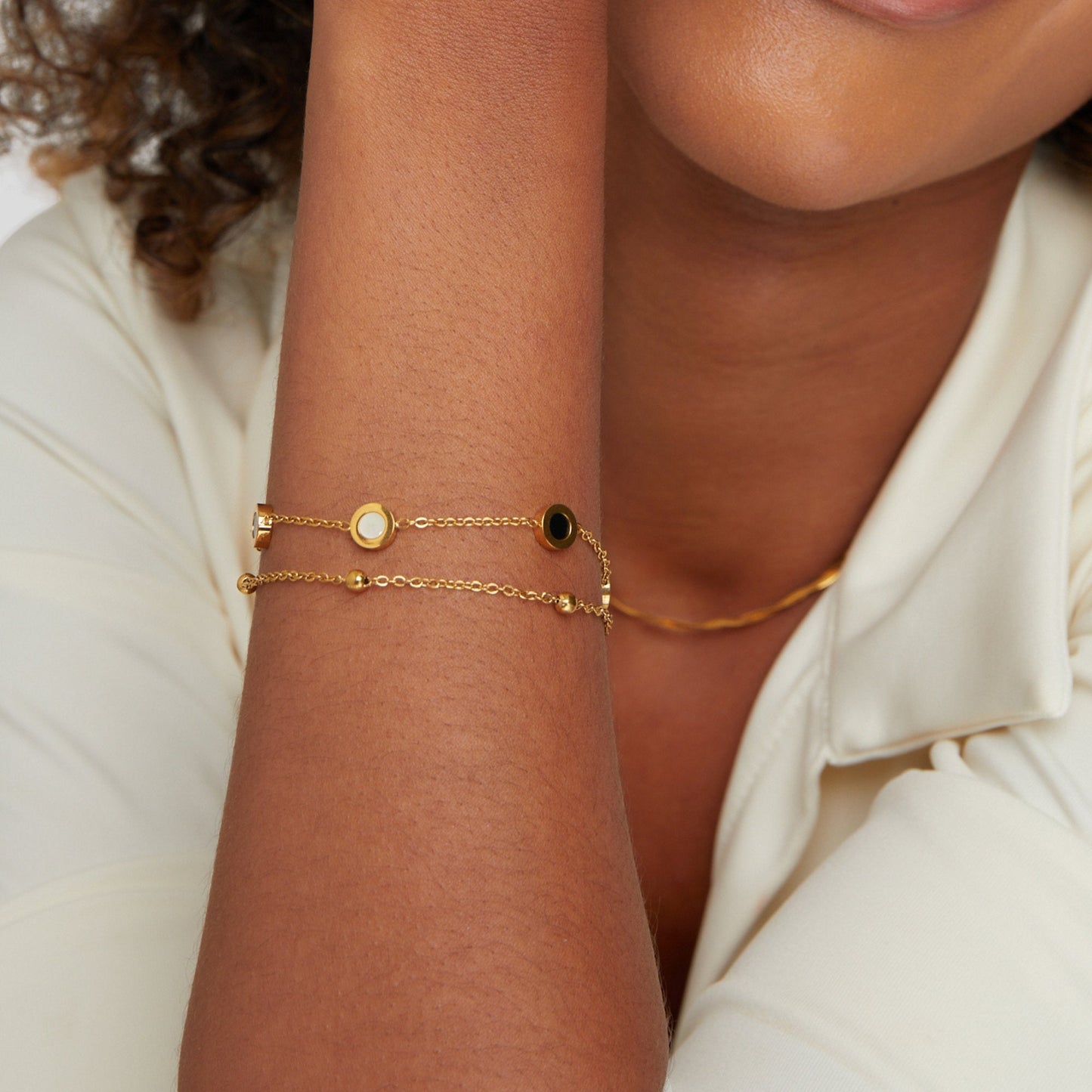 Pulsera de piedra blanca y negra