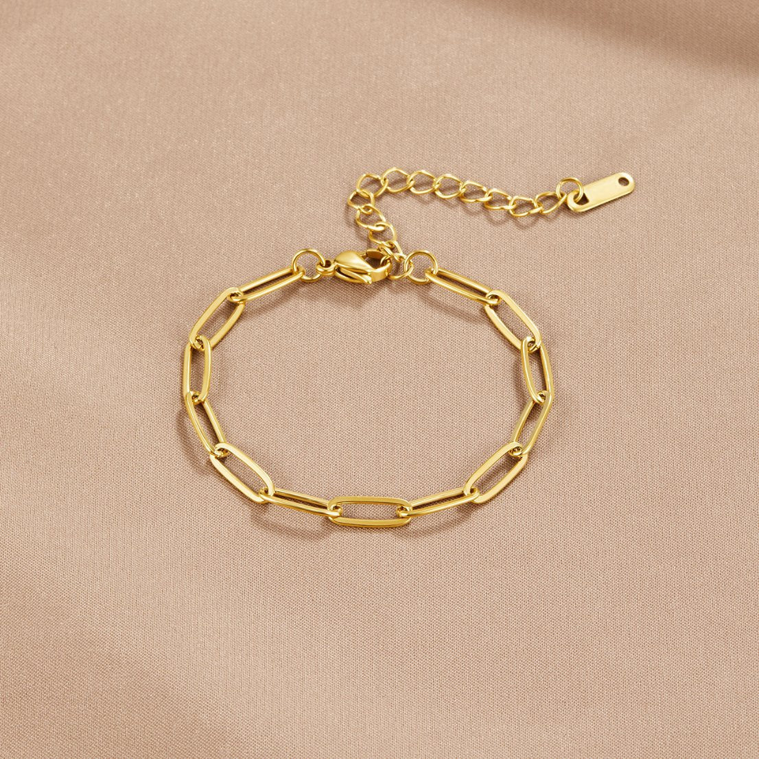 Pulsera con clip en oro