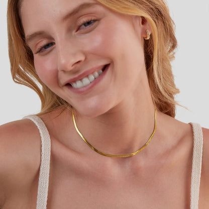 Collar de cadena de serpiente en oro