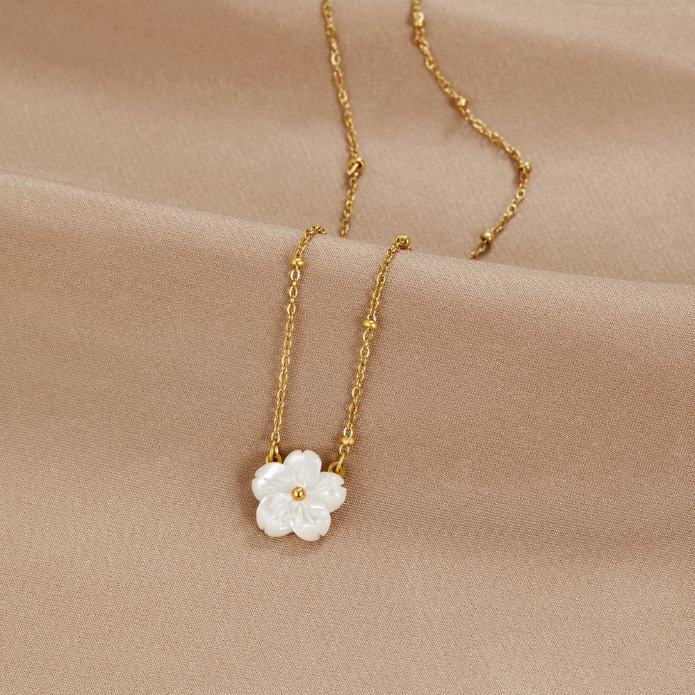 Collar de pétalos de gran tamaño
