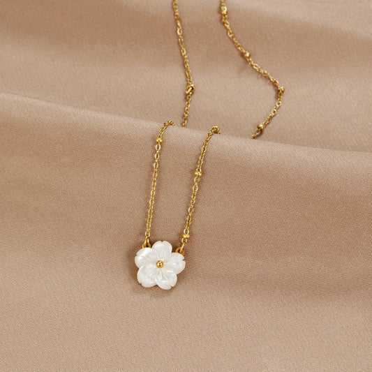 Collar de pétalos de gran tamaño